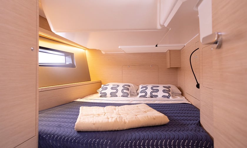 Palermo Sailboat 3 cabin 8 berths 8 guests 13.91 m Listing Number: #27871 5