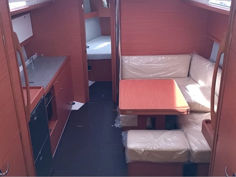 Cagliari Velero Cabina 3  8  literas 8  invitados 11.93 m Número de anuncio: #27873 2