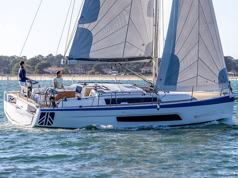 Procida Barca a vela cabina 2  cuccette 4  6  ospiti 10.77 m Numero dell'inserzione: #27874
