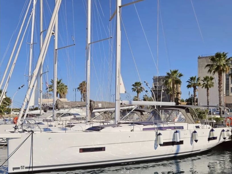 Cagliari Barca a vela cabina 6  cuccette 13  13  ospiti 16.35 m Numero dell'inserzione: #27875