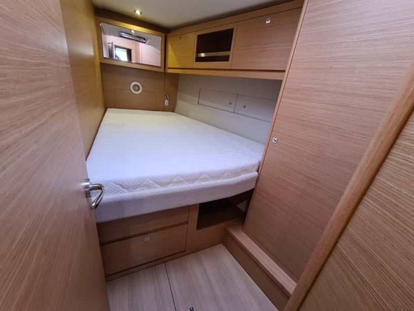 Palermo Sailboat 6 cabin 13 berths 13 guests 16.35 m Listing Number: #27877 4