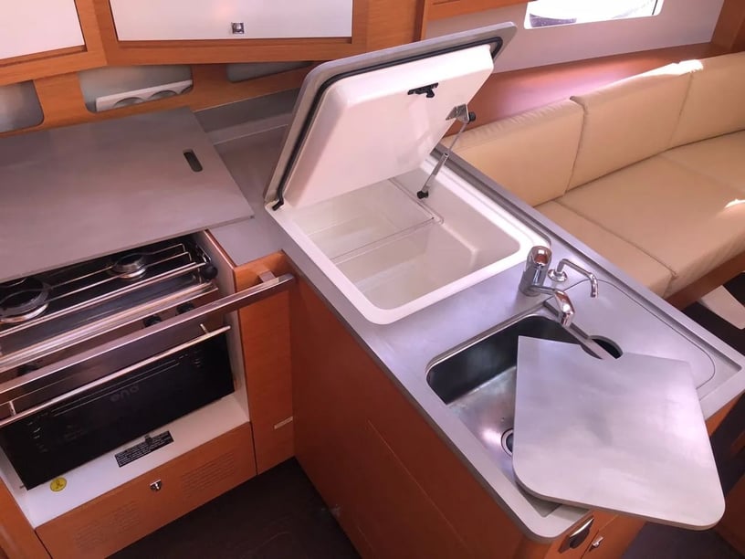 Palermo Velero Cabina 2  4  literas 6  invitados 10.77 m Número de anuncio: #27882 4