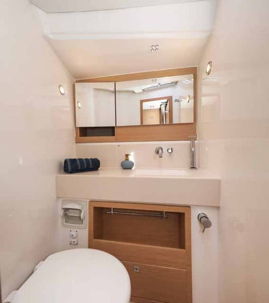 Cagliari Zeilboot Cabine 3  8  slaapplaatsen 8  gasten 14.85 m Lijstnummer: #27883 4