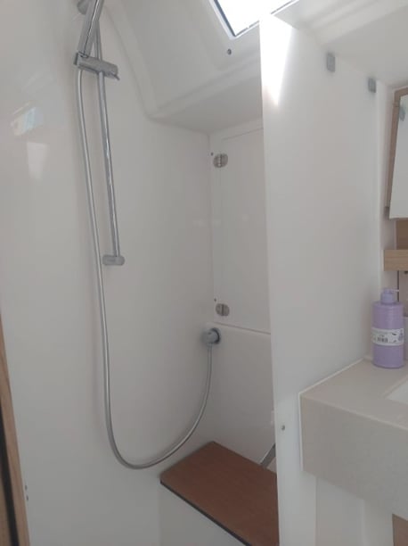 Cagliari Velero Cabina 3  8  literas 8  invitados 14.85 m Número de anuncio: #27883 4