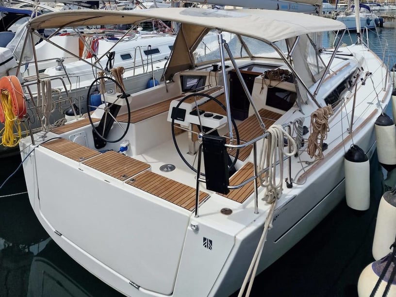Cagliari Voilier Cabine 3  Couchettes 8  Invités 8  10.3 m Numéro de l'annonce: #27884