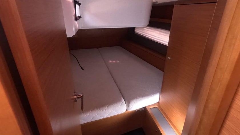 Procida Voilier Cabine 3  Couchettes 8  Invités 8  12.75 m Numéro de l'annonce: #27885 3