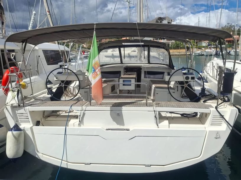 Cagliari Barca a vela cabina 5  cuccette 11  11  ospiti 14.85 m Numero dell'inserzione: #27886
