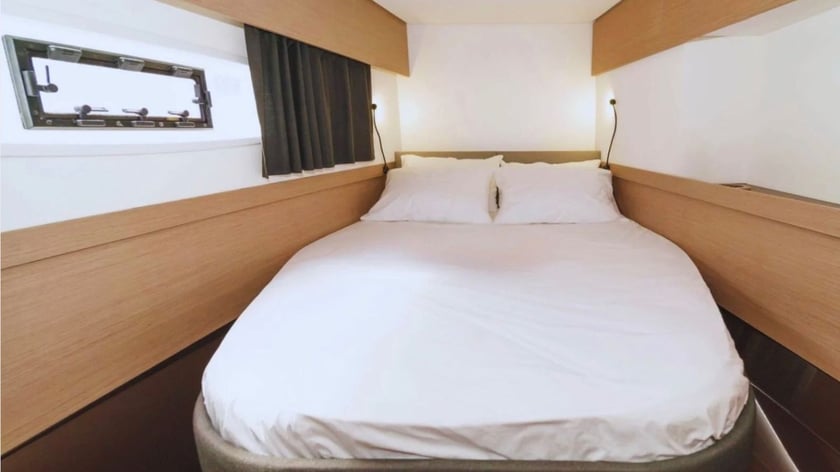 Cagliari Catamaran Cabine 6  12  slaapplaatsen 12  gasten 13.45 m Lijstnummer: #27887 5