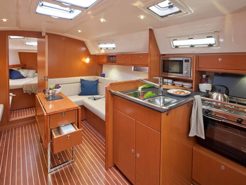 Palma de Mallorca Sailboat 3 cabin 6 berths 6 guests 11.3 m Listing Number: #279 4