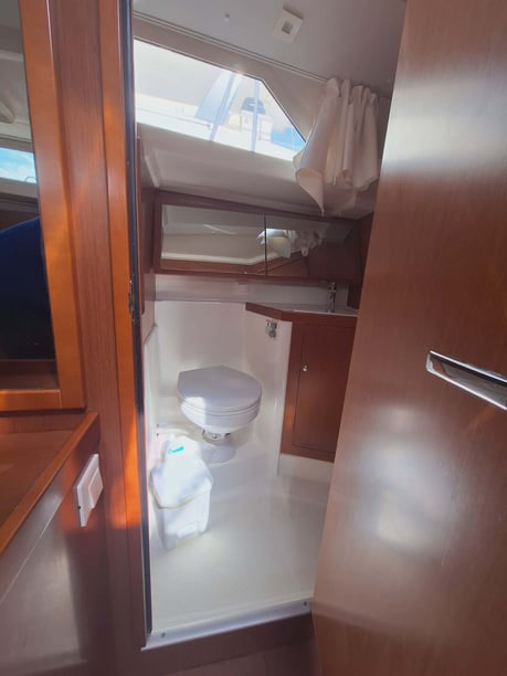 Nea Peramos - Attica Sailboat 3 cabin 8 berths 8 guests 12.43 m Listing Number: #27903 3
