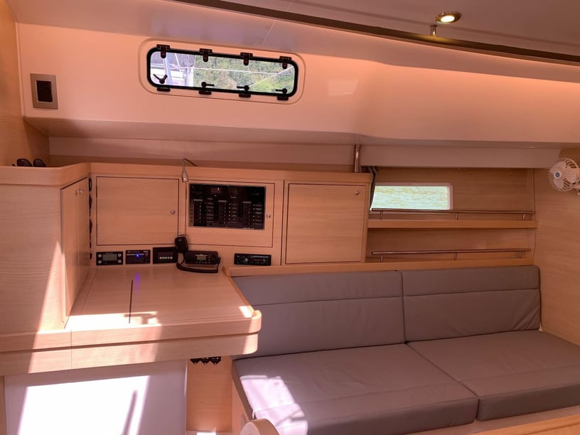 Paraty Sailboat 3 cabin 6 berths 6 guests 12.5 m Listing Number: #27907 5