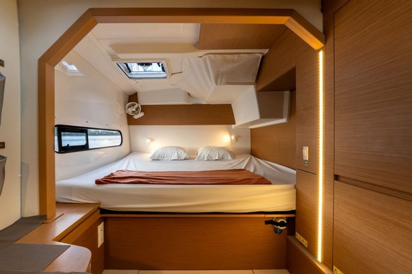 Papeete, Tahiti Catamaran Cabine 3  6  slaapplaatsen 6  gasten 11.33 m Lijstnummer: #27909 4