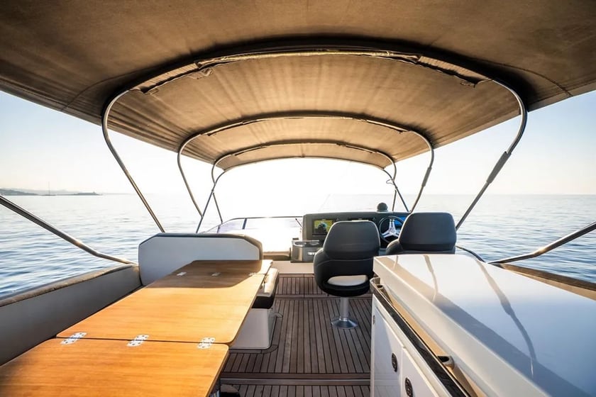 Seget Donji Yacht a motore cabina 3  cuccette 6  6  ospiti 17.95 m Numero dell'inserzione: #27915 4