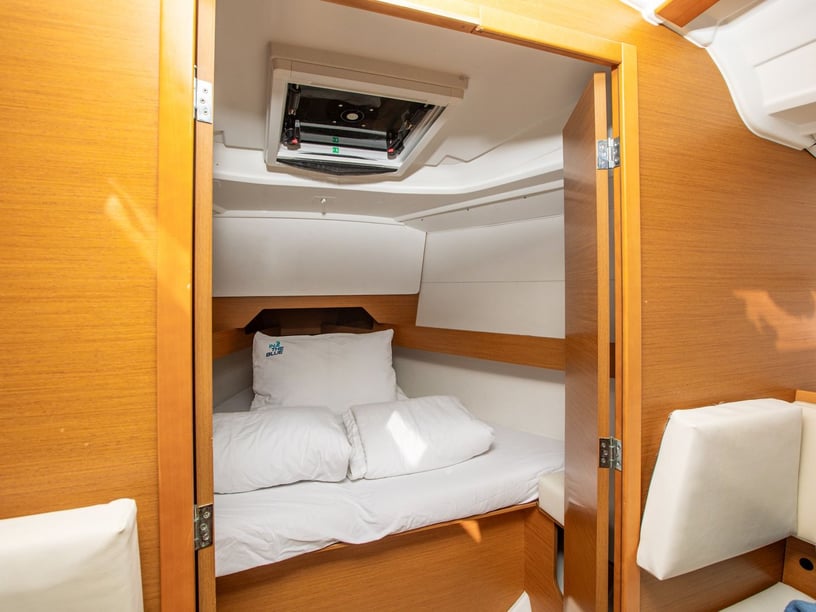 Punat Zeilboot Cabine 3  6  slaapplaatsen 6  gasten 10.34 m Lijstnummer: #27931 2