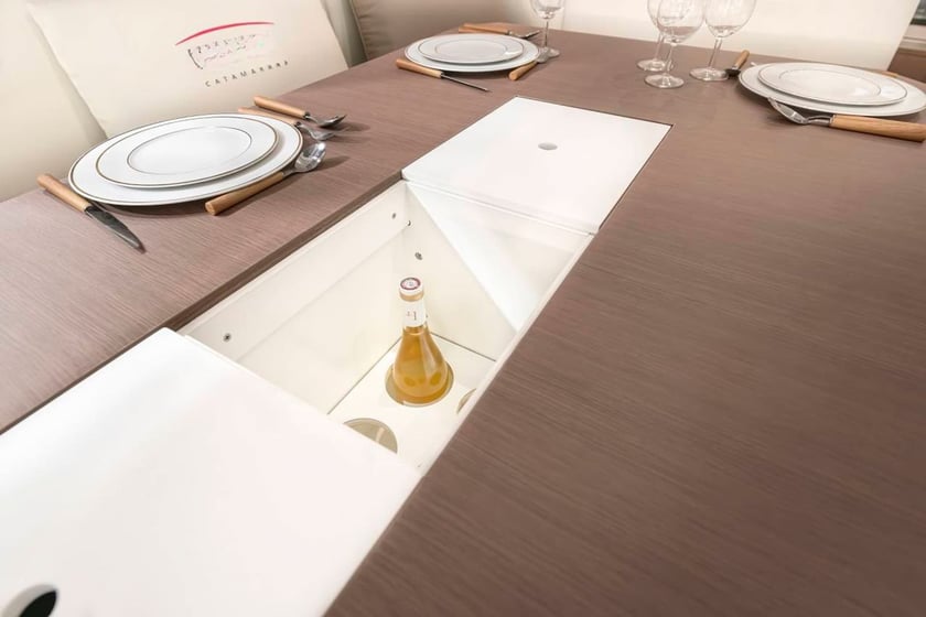 Lavrion Catamarán Cabina 6  12  literas 12  invitados 12.35 m Número de anuncio: #27940 3