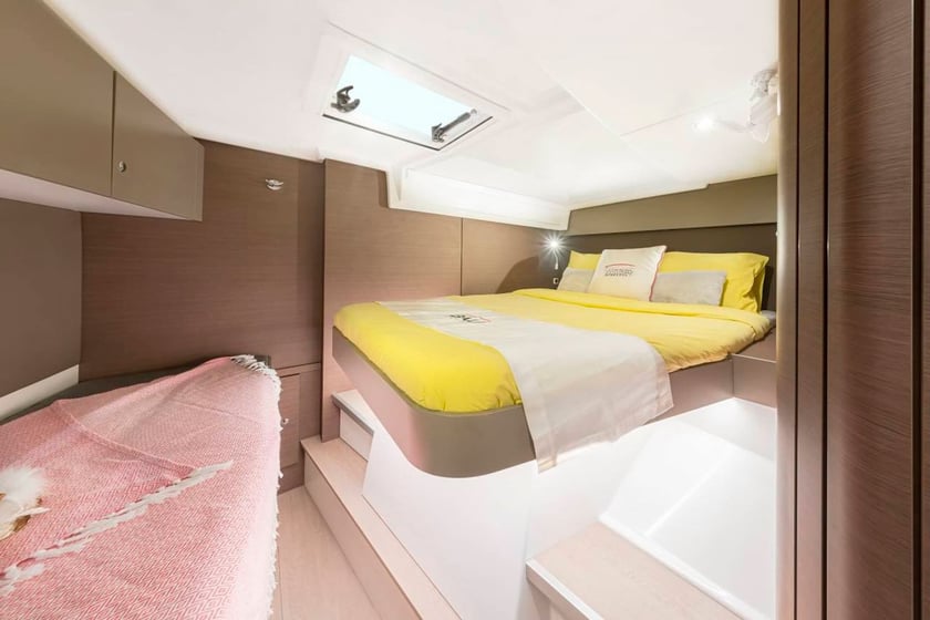 Lavrion Catamarán Cabina 6  12  literas 12  invitados 12.35 m Número de anuncio: #27940 4