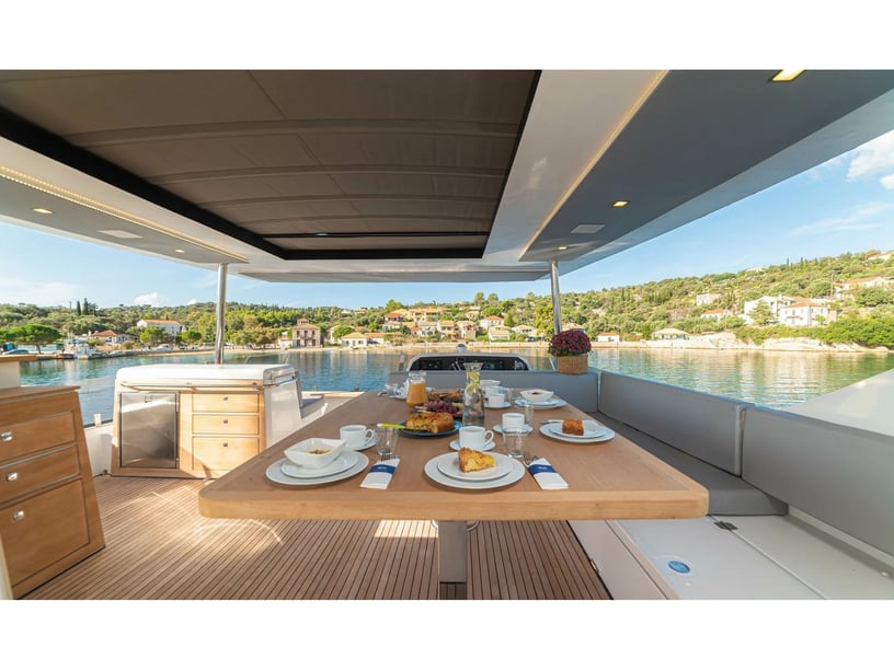 Atenas Catamarán Cabina 5  10  literas 10  invitados 14.9 m Número de anuncio: #27947 2