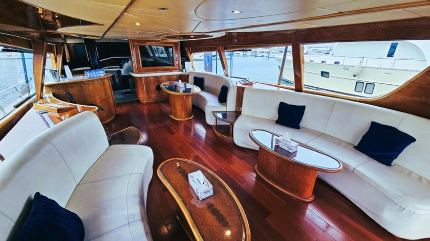 Dubái Yate a motor Cabina 3  8  literas 60  invitados 105 ft Número de anuncio: #27950 5