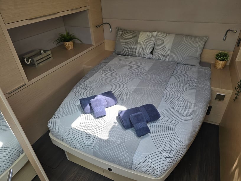 Palma de Mallorca Catamarán Cabina 5  10  literas 12  invitados 18.32 m Número de anuncio: #27956 4