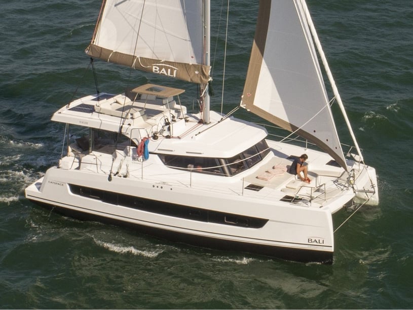 Saint-Mandrier-sur-Mer Catamarán Cabina 4  10  literas 10  invitados 12.19 m Número de anuncio: #27960