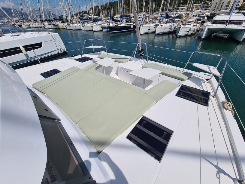 Saint-Mandrier-sur-Mer Catamarán Cabina 4  10  literas 10  invitados 12.19 m Número de anuncio: #27960 3