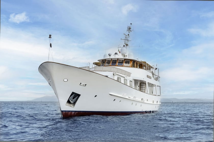 Castellammare di Stabia Motorjacht Cabine 3  7  slaapplaatsen 7  gasten 26 m Lijstnummer: #27963 5