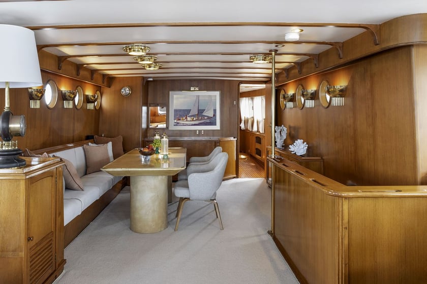 Castellammare di Stabia Motorjacht Cabine 3  7  slaapplaatsen 7  gasten 26 m Lijstnummer: #27963 4