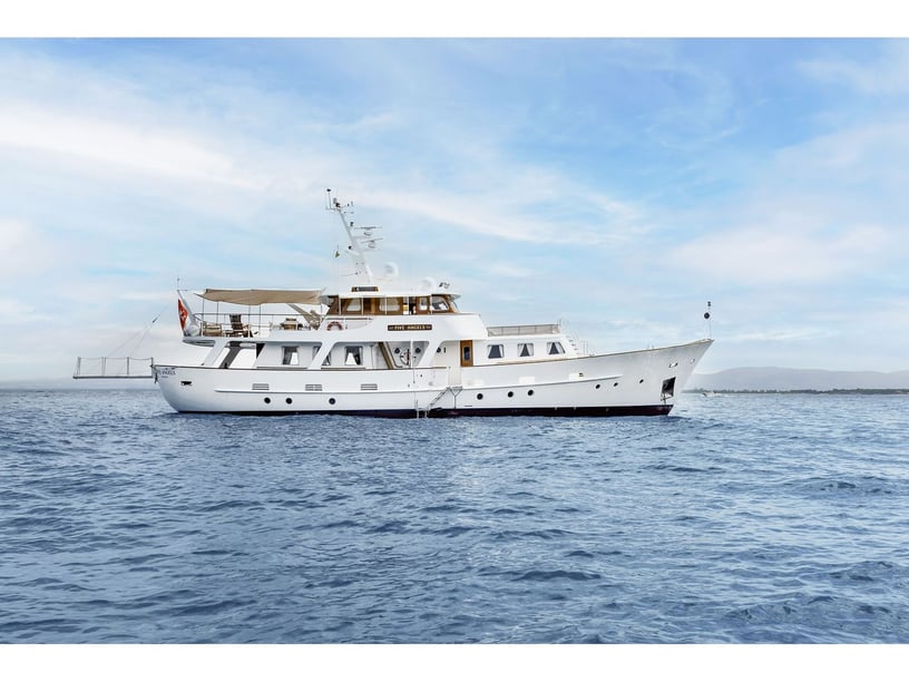 Castellammare di Stabia Motorjacht Cabine 3  7  slaapplaatsen 7  gasten 26 m Lijstnummer: #27963