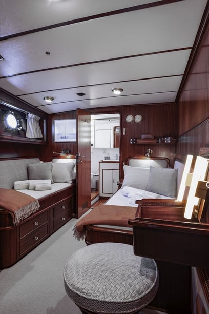 Castellammare di Stabia Motorjacht Cabine 3  7  slaapplaatsen 7  gasten 26 m Lijstnummer: #27963 3