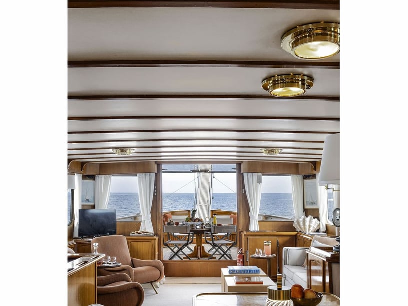 Castellammare di Stabia Motorjacht Cabine 3  7  slaapplaatsen 7  gasten 26 m Lijstnummer: #27963 2