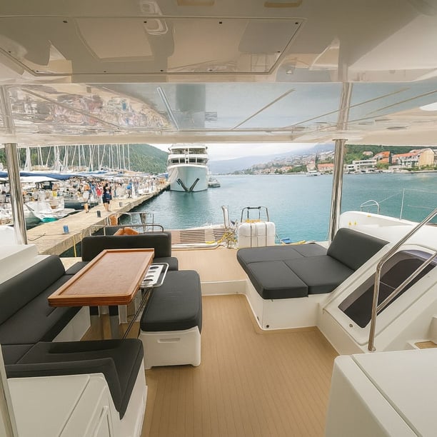 Volos Catamarán Cabina 8  14  literas 14  invitados 15.84 m Número de anuncio: #27971 3