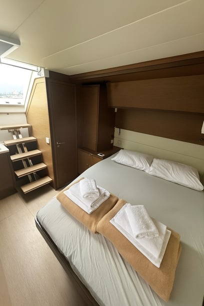 Volos Catamarán Cabina 8  14  literas 14  invitados 15.84 m Número de anuncio: #27971 5