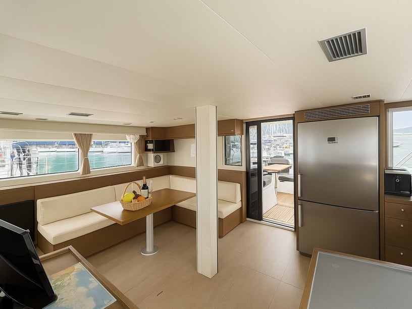 Volos Catamarán Cabina 8  14  literas 14  invitados 15.84 m Número de anuncio: #27971 2