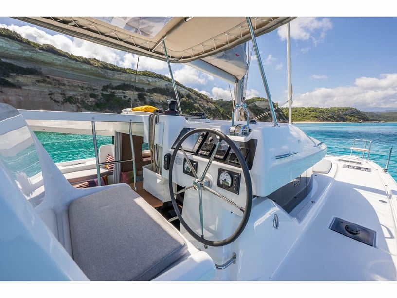 Ajaccio Catamarano cabina 3  cuccette 7  7  ospiti 11.38 m Numero dell'inserzione: #27974 2