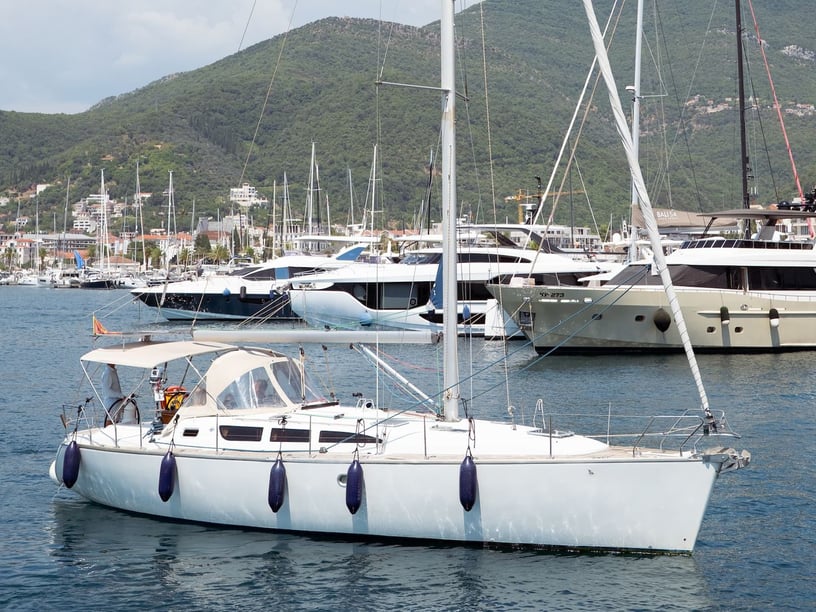 Tivat Yelkenli 3 kabin Konaklama 6 kişi Seyir 7 kişi 12.2 m İlan No: #27980