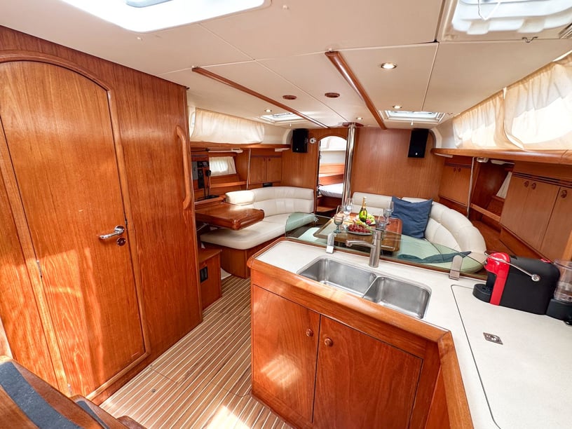 Tivat Yelkenli 3 kabin Konaklama 6 kişi Seyir 7 kişi 12.2 m İlan No: #27980 2