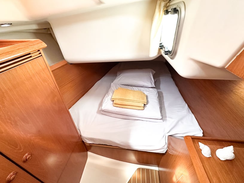 Tivat Yelkenli 3 kabin Konaklama 6 kişi Seyir 7 kişi 12.2 m İlan No: #27980 3