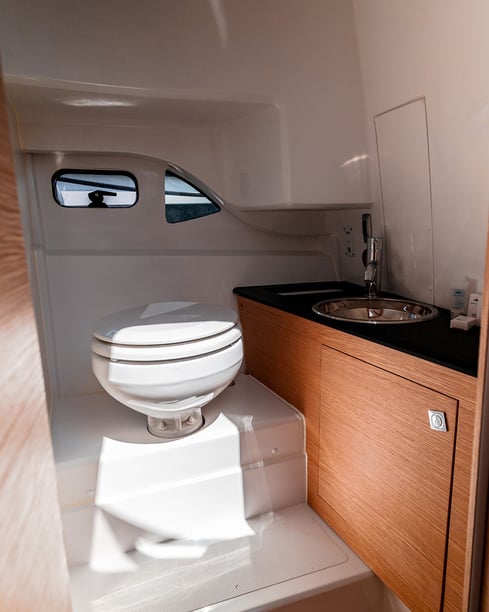 Sukosan Motorboot Cabine 1  2  slaapplaatsen 2  gasten 8.58 m Lijstnummer: #27983 5