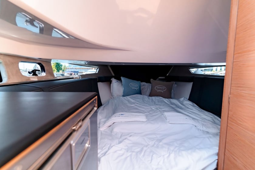 Sukosan Motorboot Cabine 1  2  slaapplaatsen 2  gasten 8.58 m Lijstnummer: #27983 2