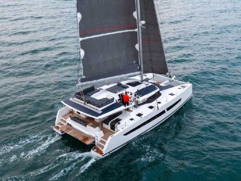 Martinique Catamaran Cabine 4  12  slaapplaatsen 12  gasten 15.54 m Lijstnummer: #27985