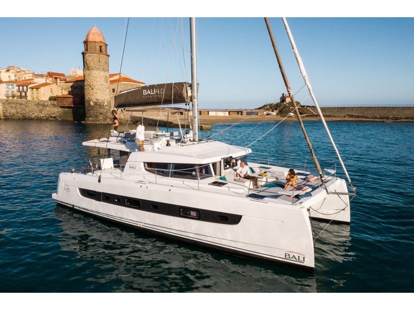 Martinique Catamaran 5 cabin 12 berths 12 guests 14.28 m Listing Number: #27986