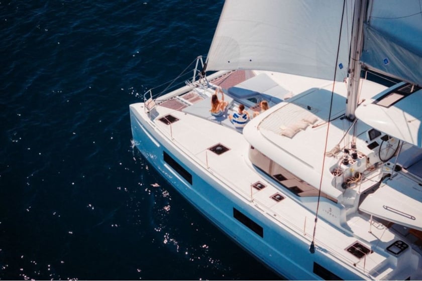 Gocek Catamarán Cabina 5  10  literas 10  invitados 13.99 m Número de anuncio: #27989 3