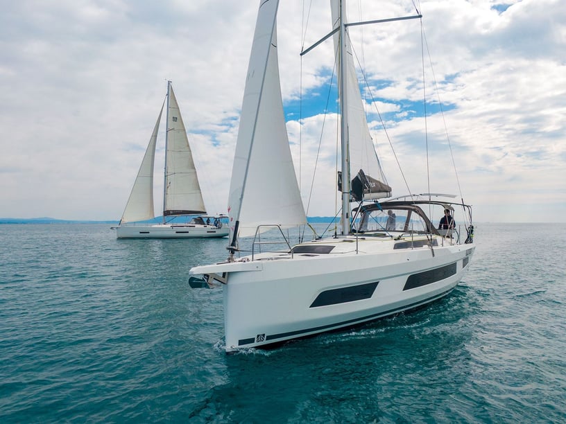 Piombino Zeilboot Cabine 3  8  slaapplaatsen 8  gasten 12.75 m Lijstnummer: #28003 3
