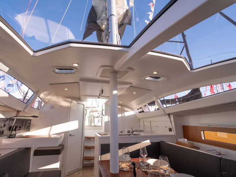 La Trinité-sur-Mer Sailboat 2 cabin 4 berths 4 guests 10.8 m Listing Number: #28009 4