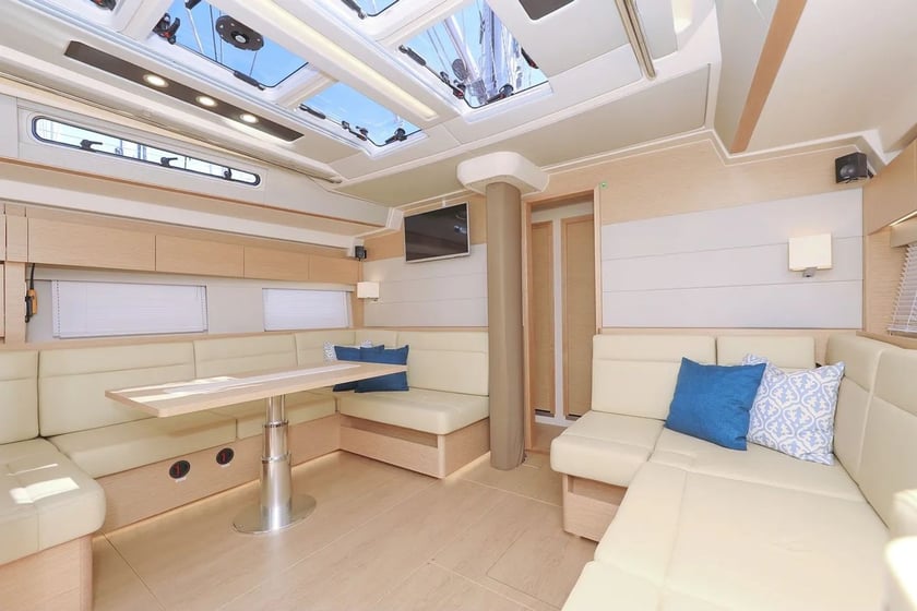 Salerno Velero Cabina 4  10  literas 10  invitados 17.2 m Número de anuncio: #28011 5
