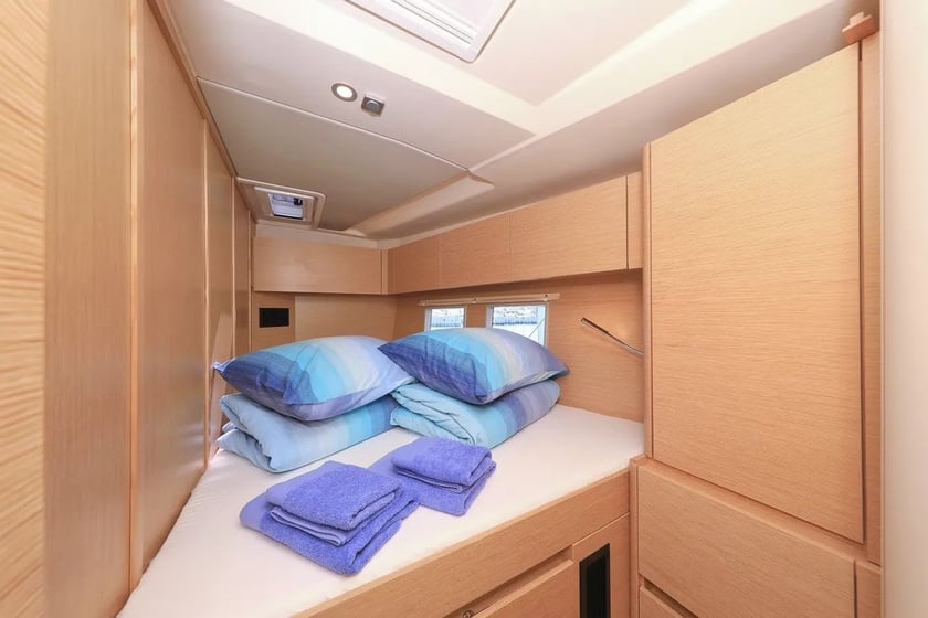 Salerno Velero Cabina 4  10  literas 10  invitados 17.2 m Número de anuncio: #28011 4