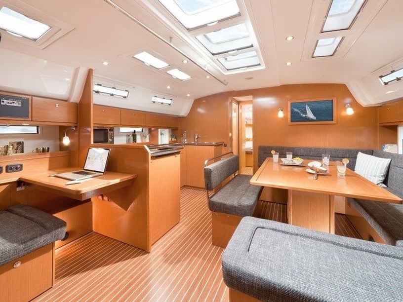 Seget Donji Zeilboot Cabine 4  9  slaapplaatsen 9  gasten 15.4 m Lijstnummer: #28015 2