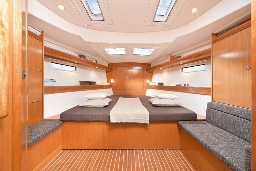 Seget Donji Zeilboot Cabine 4  9  slaapplaatsen 9  gasten 15.4 m Lijstnummer: #28015 3