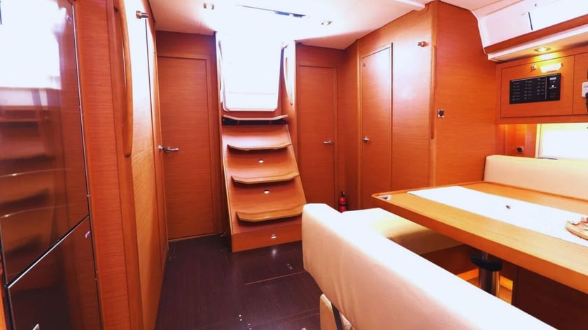 Palermo Segelboot 5 Kabine 11 Liegeplätze 11 Gäste 14.85 m Nummer des Inserats: #28020 4