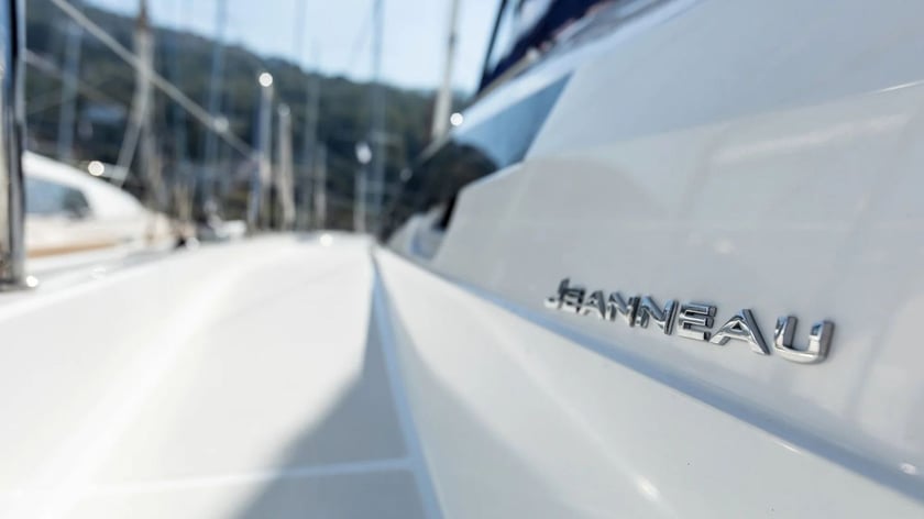 Vibo Marina Yelkenli 3 kabin Konaklama 8 kişi Seyir 8 kişi 12.35 m İlan No: #28022 4